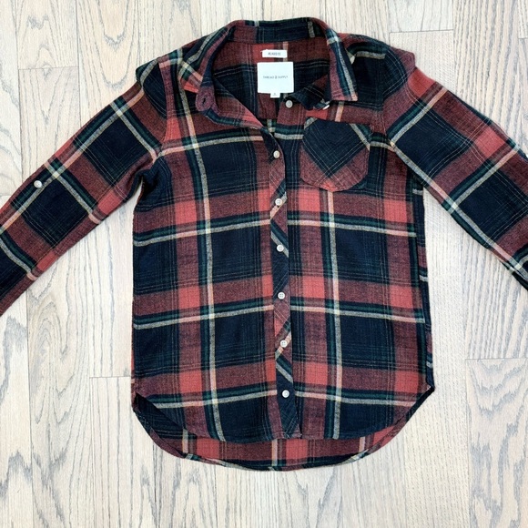 Thread & Supply Women’s Red Rock & Black Plaid Fleece Button Down Size Small - Picture 5 of 16